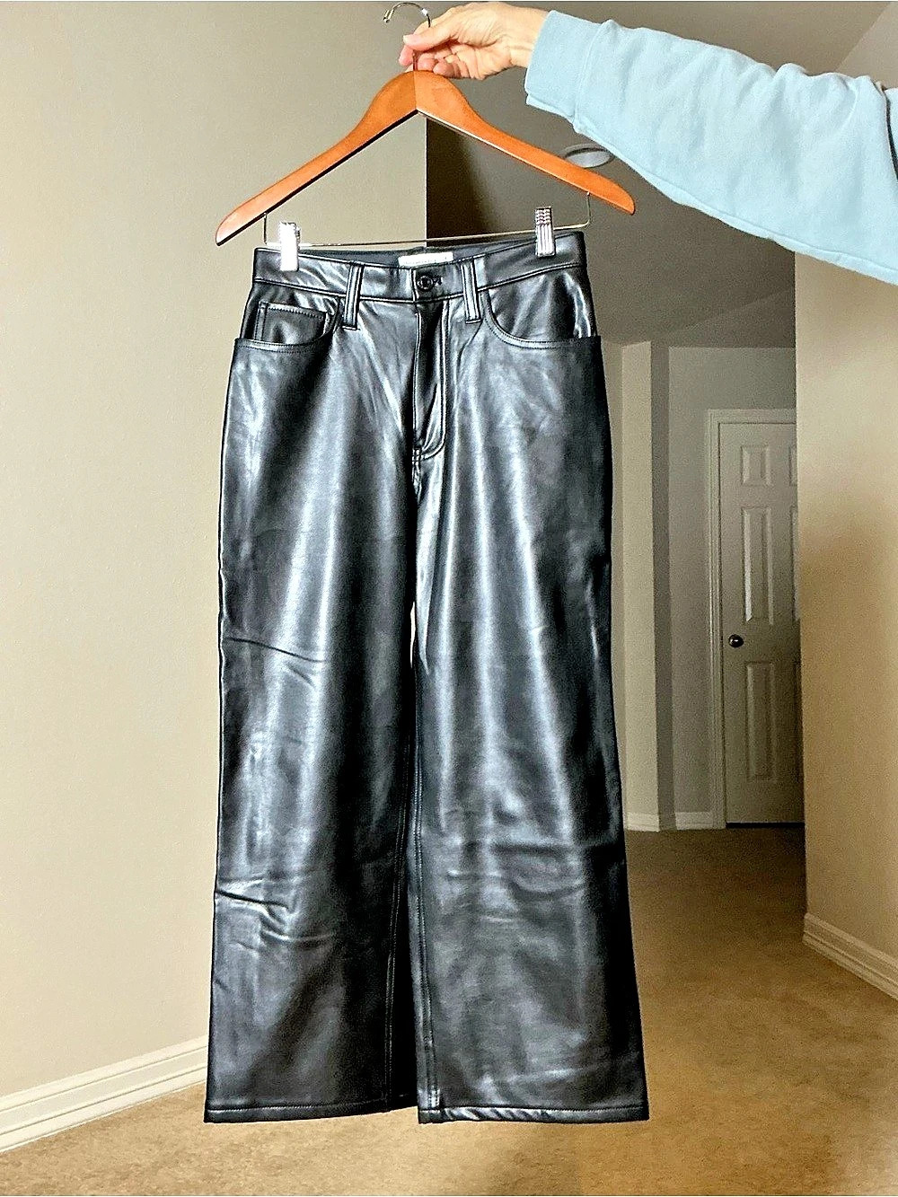 Abercrombie & Fitch The 90s Relaxed High Rise Vegan Leather Pant Black Waist 28